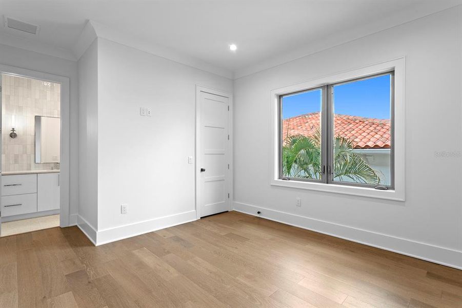 Spacious, unfurnished interior of a new home in , Tampa (Image 23).