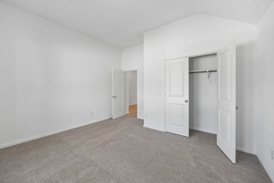 Spacious, unfurnished interior of a new home in Riviera Pines, Huffman (Image 30).