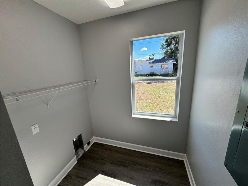 Spacious, unfurnished interior of a new home in , Dade City (Image 49).