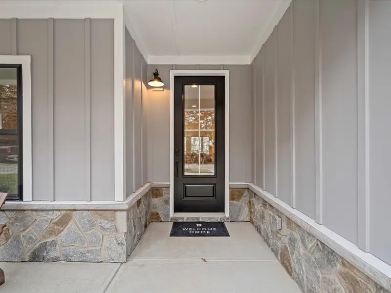 Representative exterior details of a home built from the Savannah by Keystone Custom Homes in The Gables at Handsmill Waterfront, York (Image 4).