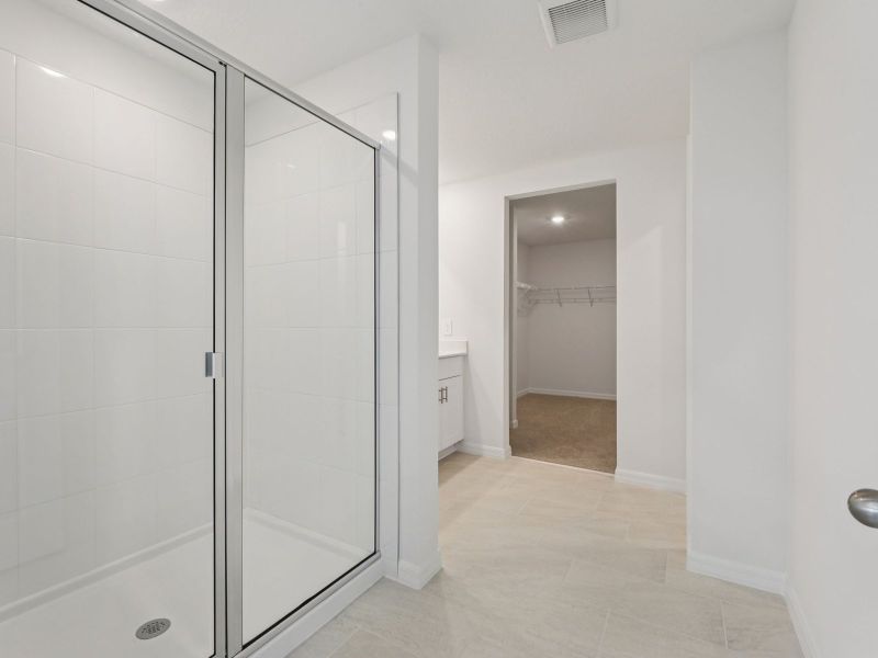 Spacious, unfurnished interior of a new home in The Reserve at Twin Lakes, St. Cloud (Image 10).