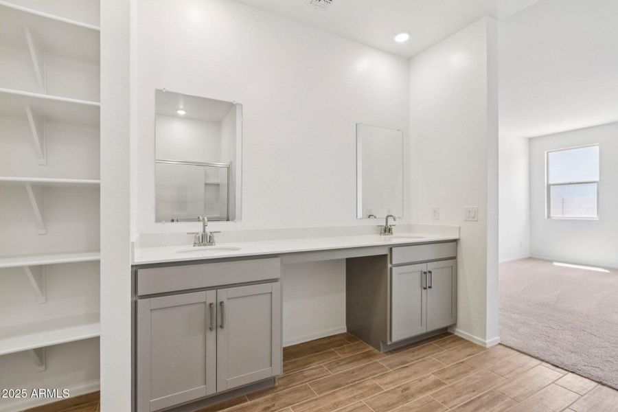 21-web-or-mls-W Pecan Wds-S1907-021 21-web-or-mls-W Pecan Wds-S1907-021