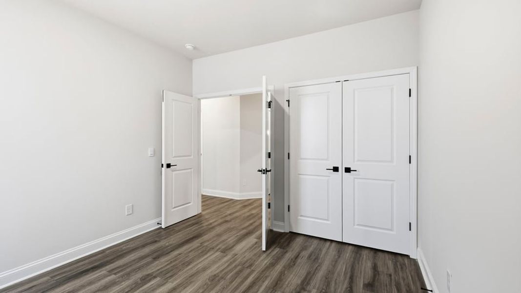 Spacious, unfurnished interior of a new home in Blue Ridge Trail, Fountain Inn (Image 26).