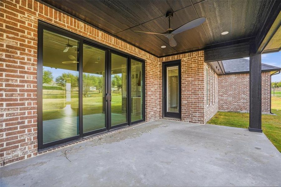 Exterior details and patio area of a home in Aledo Heights - Aledo ISD, Annetta South (Image 3).