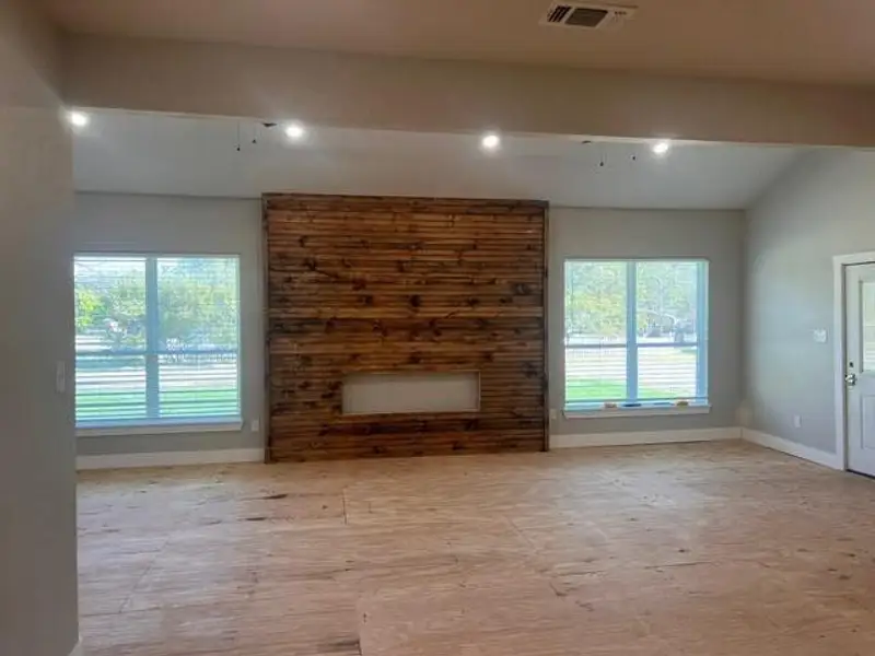 Spacious, unfurnished interior of a new home in , Merkel (Image 4).