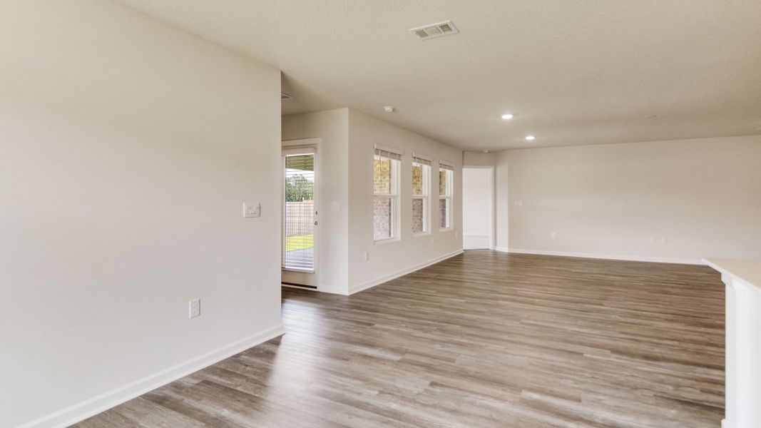 Spacious, unfurnished interior of a new home in The Enclave at Bar W Ranch, Baker (Image 12).