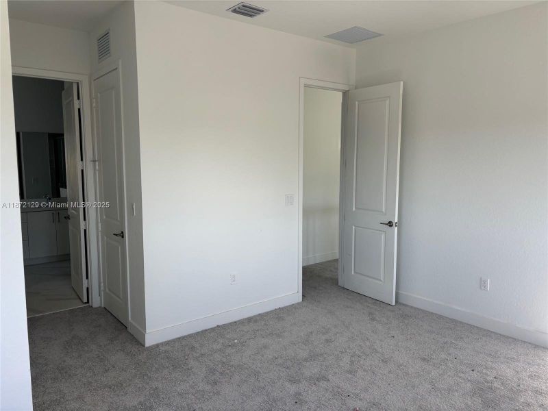 Spacious, unfurnished interior of a new home in , Homestead (Image 6).