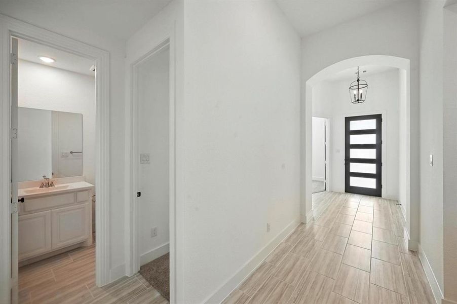 Spacious, unfurnished interior of a new home in Wellington: 50ft. lots, Haslet (Image 22).