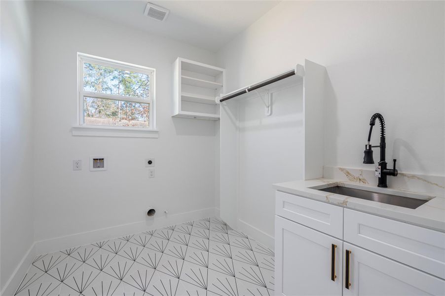 Spacious, unfurnished interior of a new home in , Dayton (Image 35).