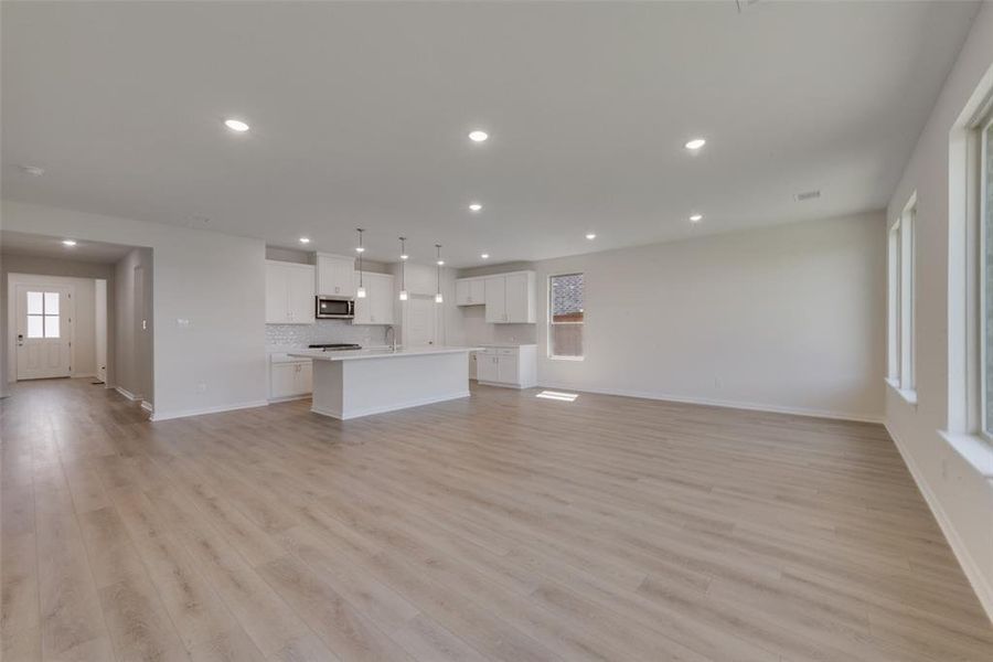 Spacious, unfurnished interior of a new home in Spiritas Ranch, Little Elm (Image 14).