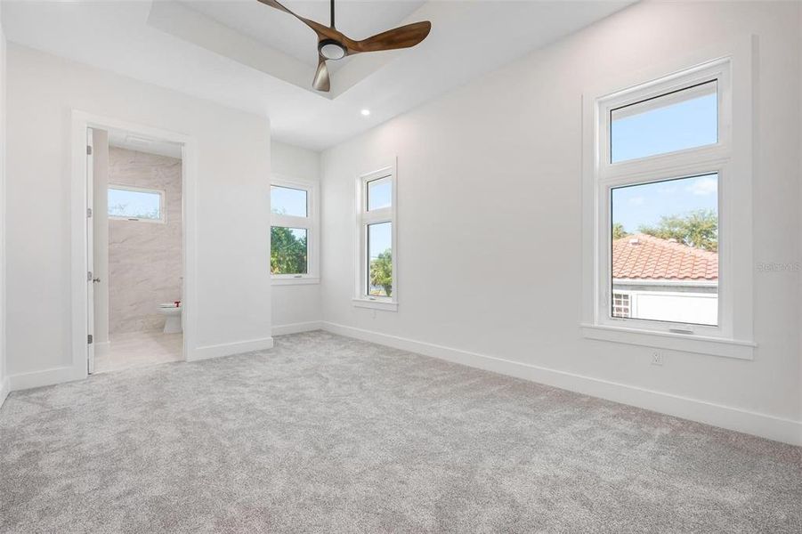 Spacious, unfurnished interior of a new home in , Sarasota (Image 54).