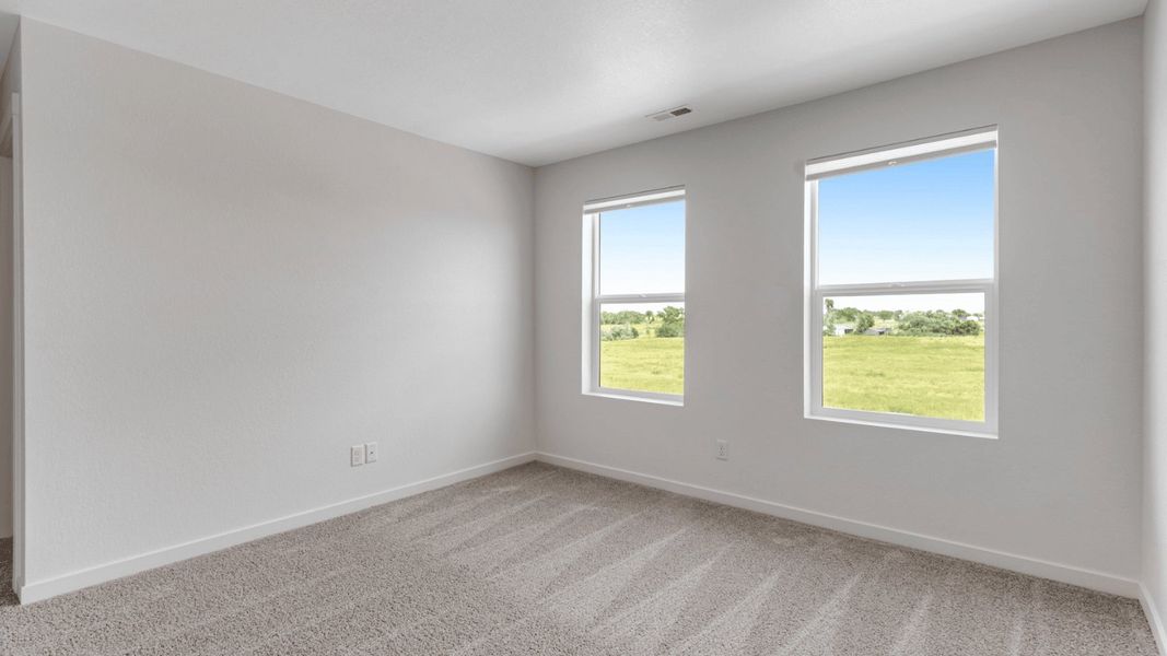 Spacious, unfurnished interior of a new home in Vista Meadows, Fort Lupton (Image 7).