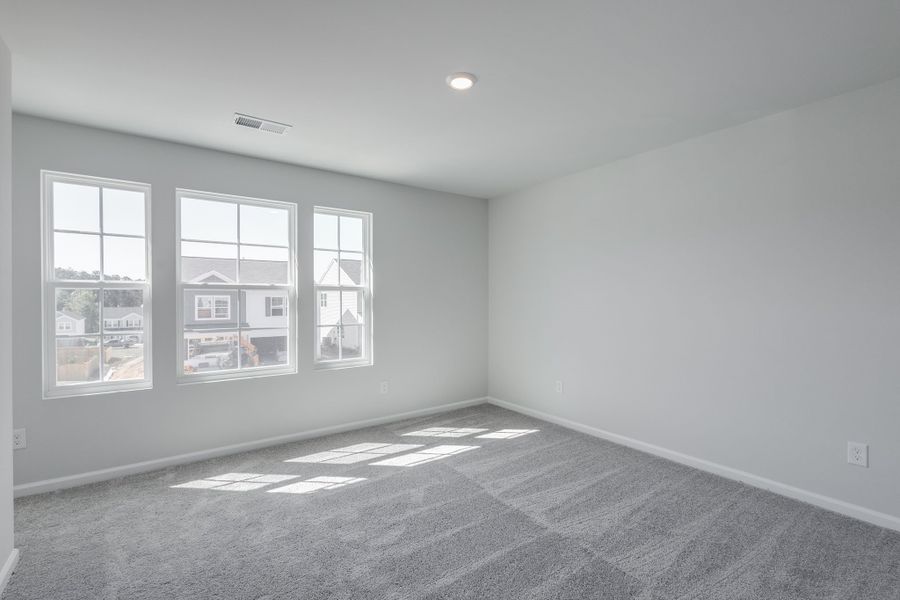 Spacious, unfurnished interior of a new home in Bluefield, Lexington (Image 29).