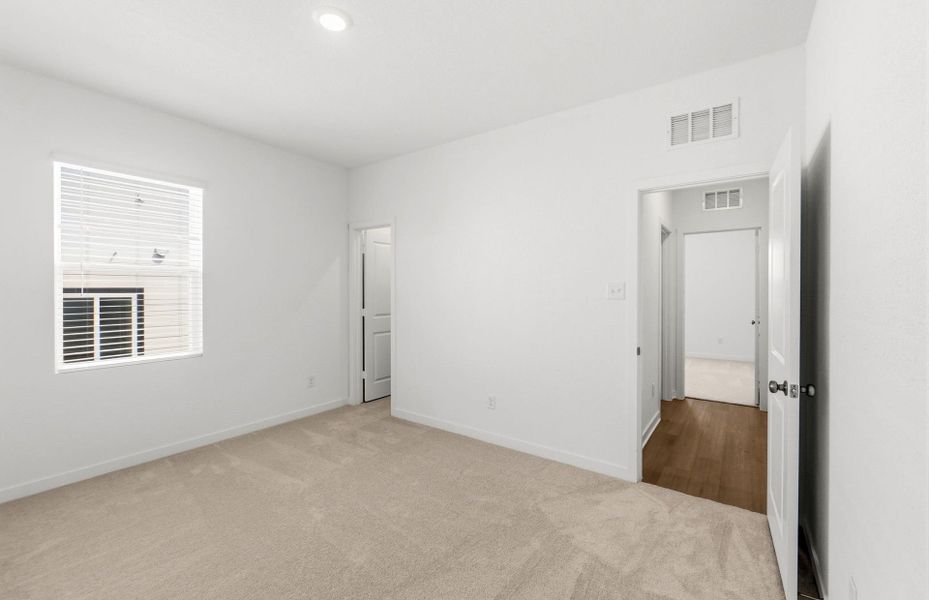 Spacious, unfurnished interior of a new home in Skyview, Belton (Image 28).