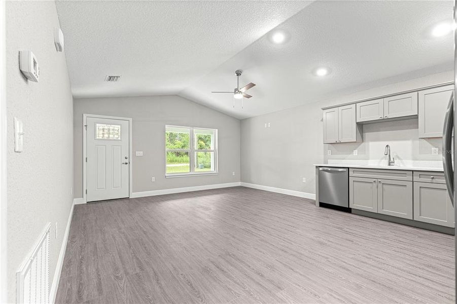 Spacious, unfurnished interior of a new home in , Summerfield (Image 10).