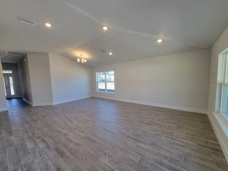 Spacious, unfurnished interior of a new home in Ocala Crossings South, Ocala (Image 11).