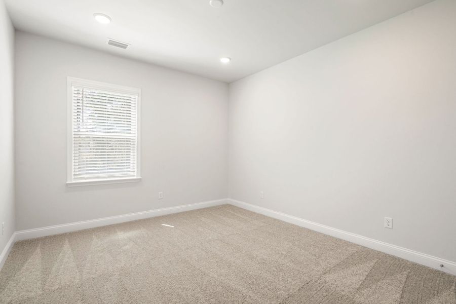 Spacious, unfurnished interior of a new home in Waterways, Richmond Hill (Image 42).