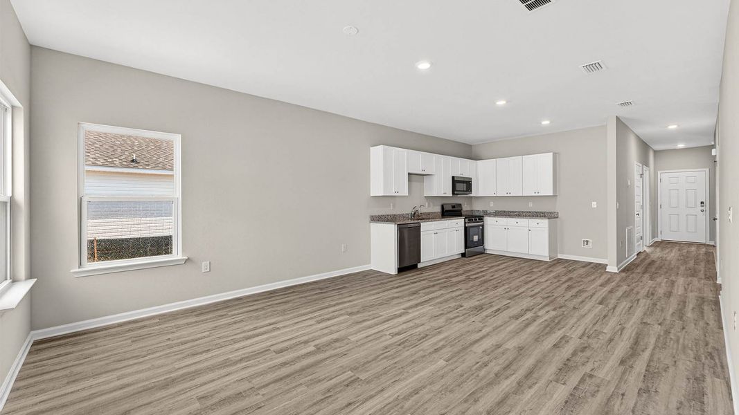 Spacious, unfurnished interior of a new home in Liberty, Panama City (Image 16).