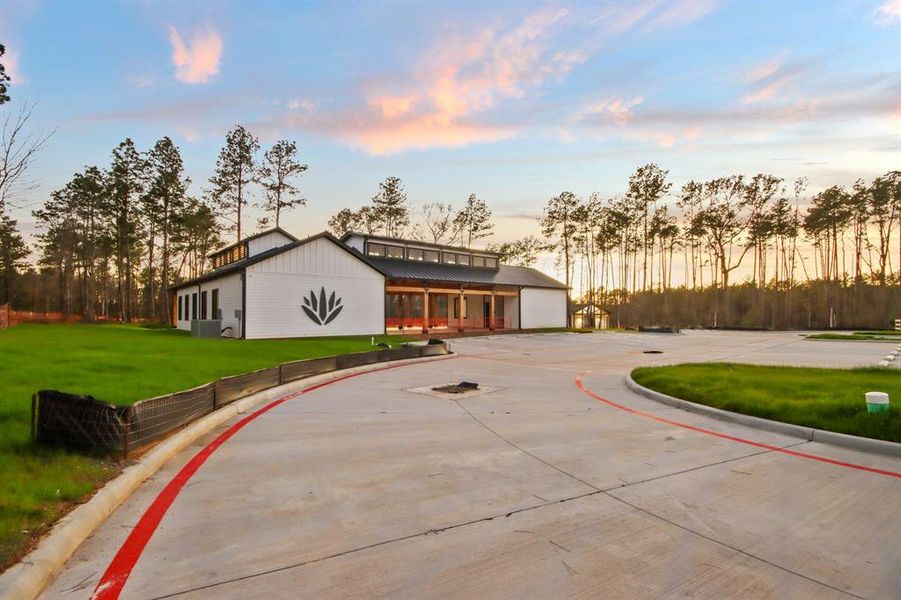 Front exterior of a new home in Silverthorne, Conroe, TX, highlighting curb appeal (Image 16).