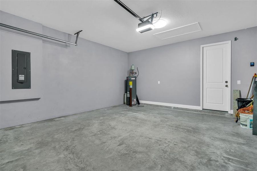 Spacious, unfurnished interior of a new home in , Okeechobee (Image 17).