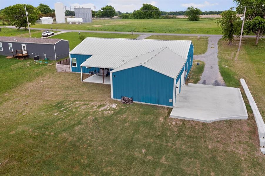 Exterior details and patio area of a home in , Whitewright (Image 25).