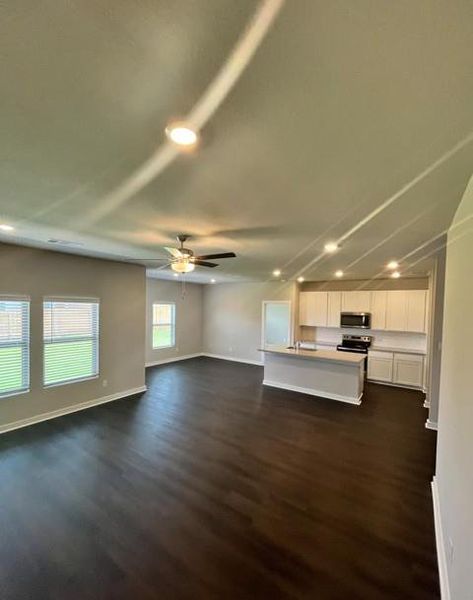 Family Room to Kitchen & Casual Dining Family Room to Kitchen & Casual Dining