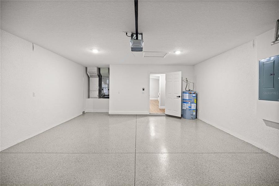 Spacious, unfurnished interior of a new home in , Belleview (Image 21).