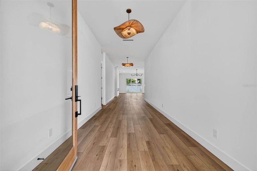 Spacious, unfurnished interior of a new home in , St. Petersburg (Image 17).