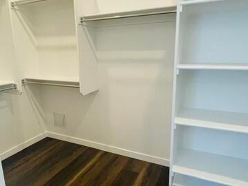 Spacious, unfurnished interior of a new home in Hidden Hills, Prescott (Image 15).