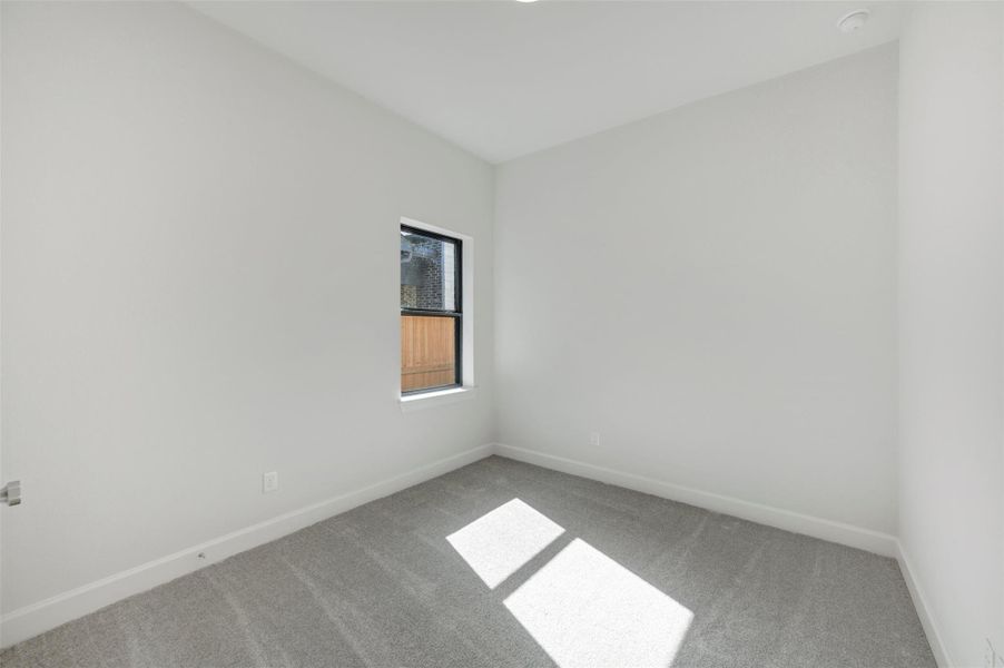 Spacious, unfurnished interior of a new home in Sienna - Grove Collection, Missouri City (Image 27).