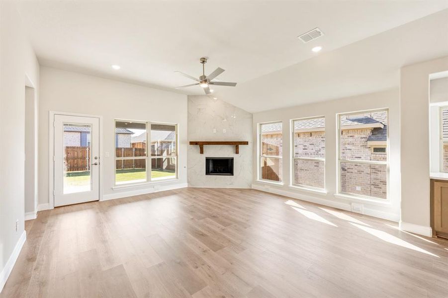 Spacious, unfurnished interior of a new home in Sunset Ridge, Alvarado (Image 22).