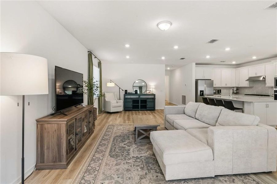 Furnished interior view inside a new home in , Valrico (Image 8).
