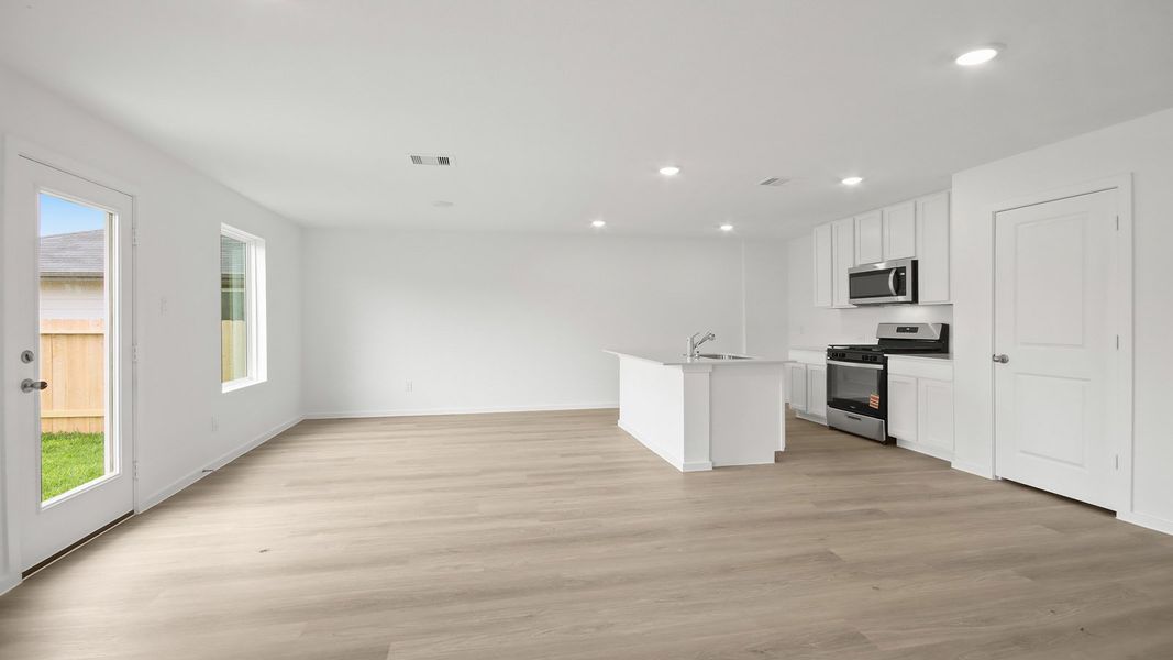 Representative unfurnished interior of a home built from the Callahan by D.R. Horton in Mill Creek, Magnolia (Image 12).