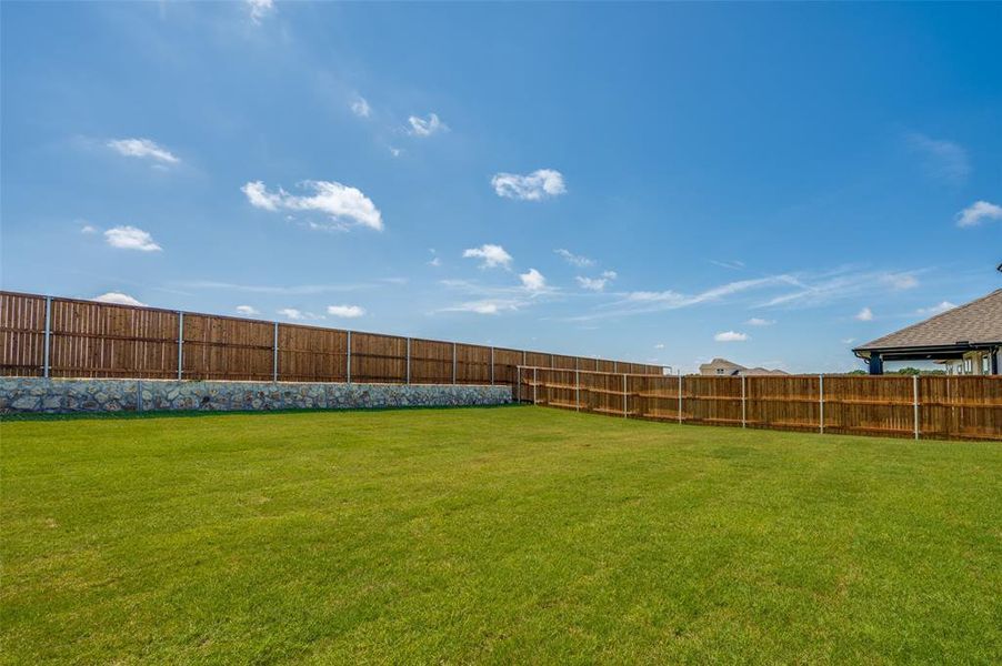 Spacious, unfurnished interior of a new home in Sierra Vista at Kelly Ranch, Aledo (Image 15).