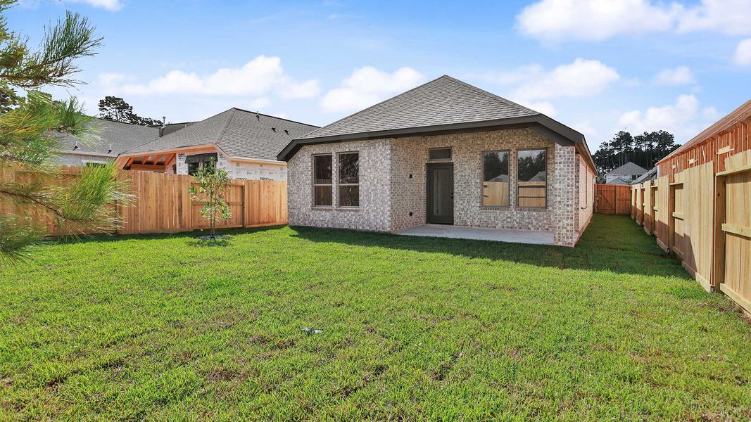 Exterior details and patio area of a home in The Woodlands Hills, Willis (Image 3).