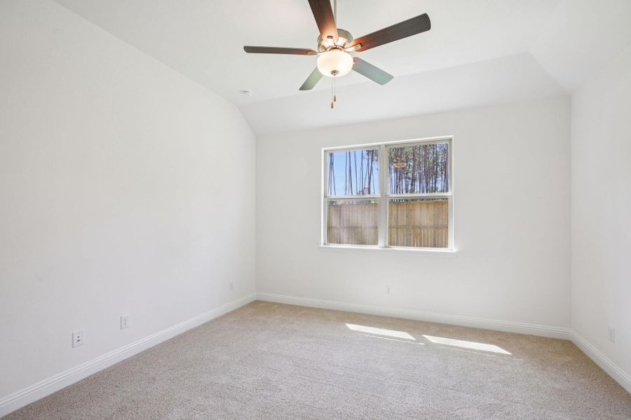 Spacious, unfurnished interior of a new home in Evergreen 40', Conroe (Image 29).