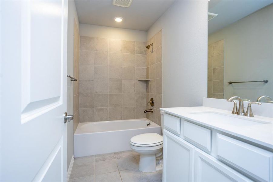 Furnished interior view inside a new home in , Corinth (Image 4).