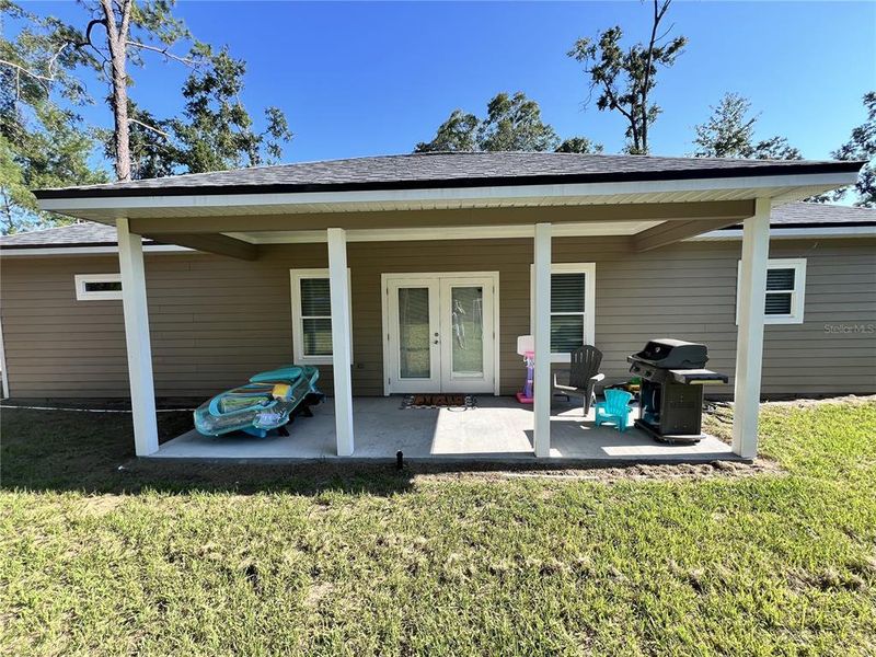 Exterior details and patio area of a home in , High Springs (Image 1). Exterior details and patio area of a home in , High Springs (Image 1).