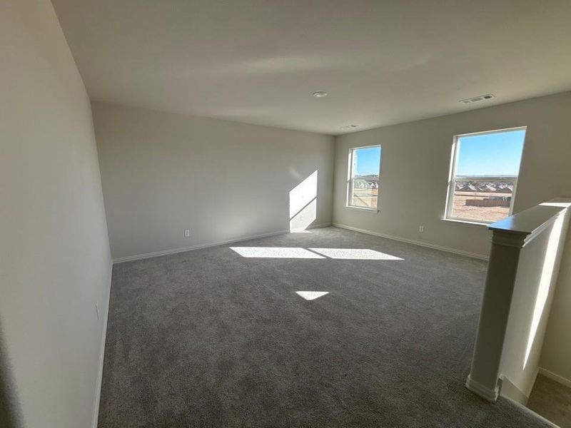 Spacious, unfurnished interior of a new home in Waterford Park, Weatherford (Image 17).