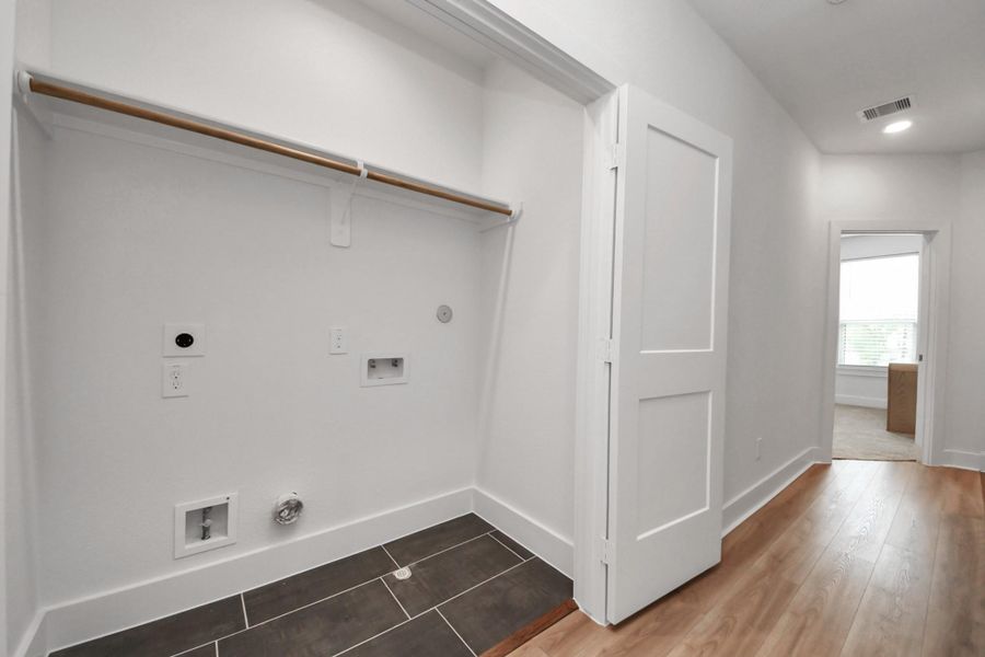 Spacious, unfurnished interior of a new home in , Houston (Image 24).