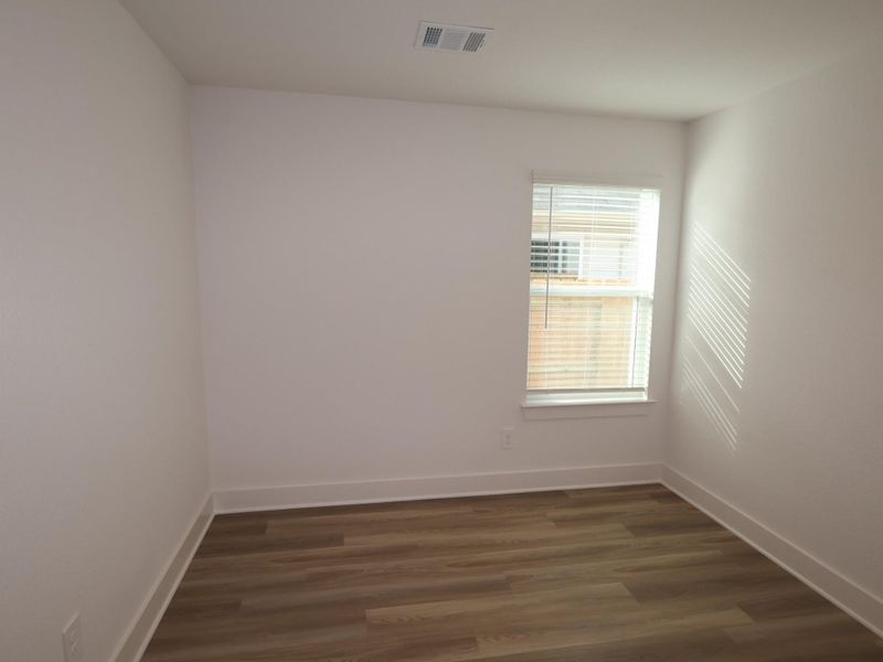 Spacious, unfurnished interior of a new home in Lone Star Landing, Montgomery (Image 13).