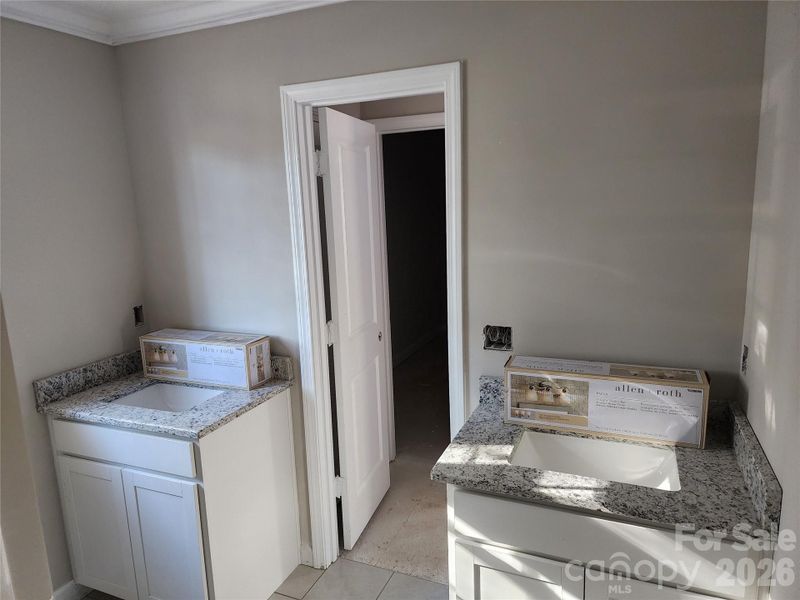 Master Bath w/ His and Hers Vanity, Granite Top with undermount sink