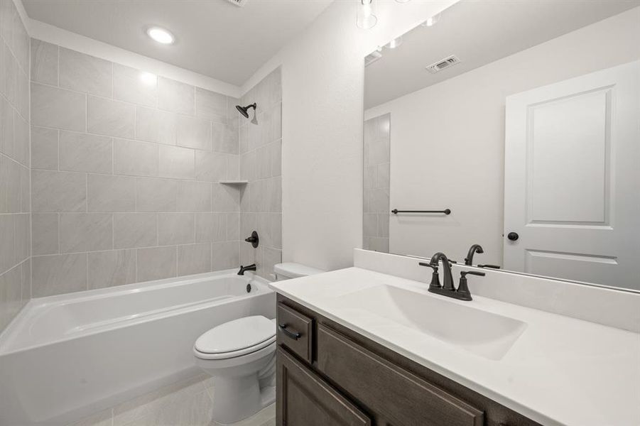 20_318 Bowrider- Bathroom-1