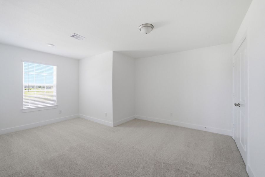 Spacious, unfurnished interior of a new home in Sundance Cove, Crosby (Image 41).