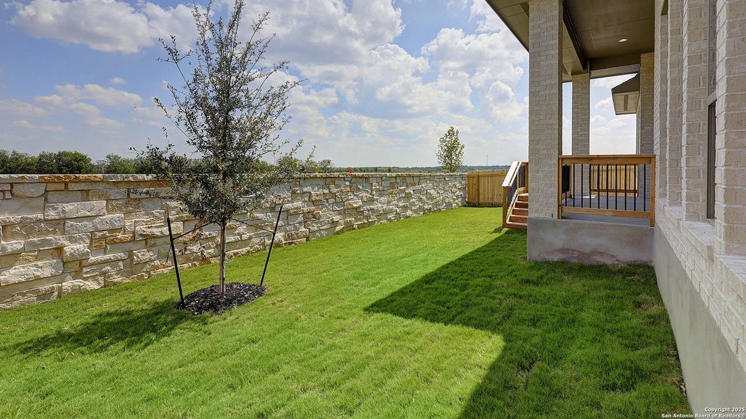 Exterior details and patio area of a home in Haby Hill 60', San Antonio (Image 2).