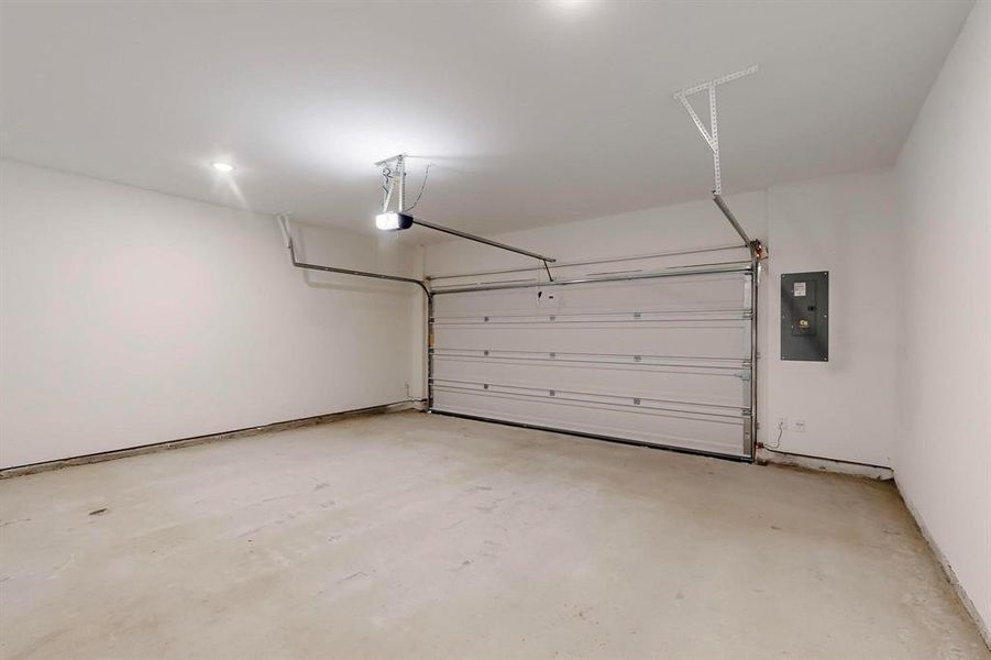 Spacious, unfurnished interior of a new home in Solterra Texas, Mesquite (Image 20).