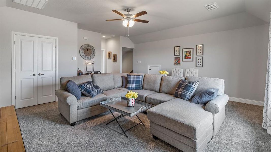 Furnished interior view inside a new home in Lakeview Pointe, Grand Prairie (Image 24).