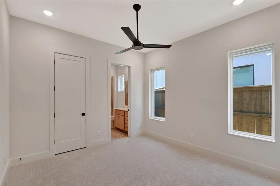 Spacious, unfurnished interior of a new home in , Aledo (Image 20).