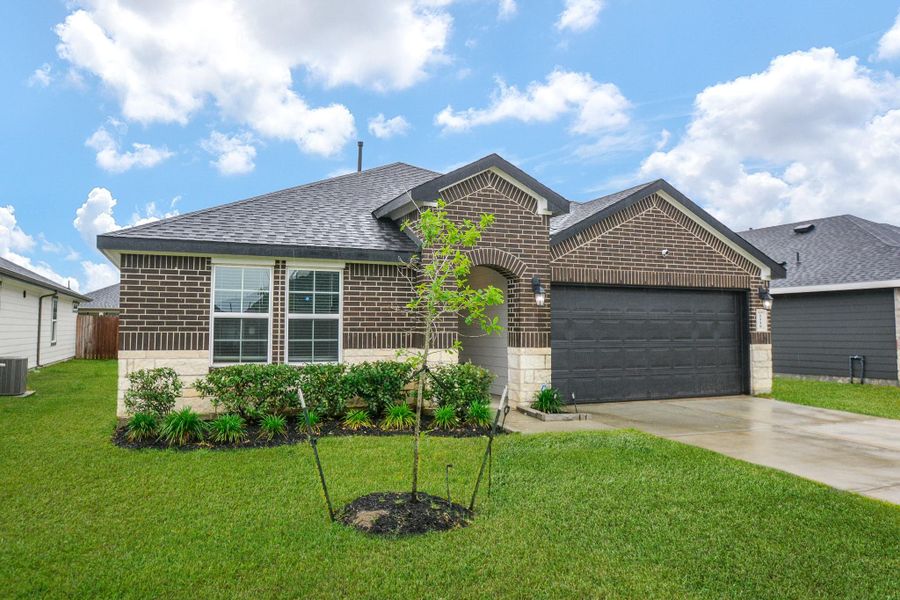 Front exterior of a new home in , Rosharon, TX, highlighting curb appeal (Image 17).