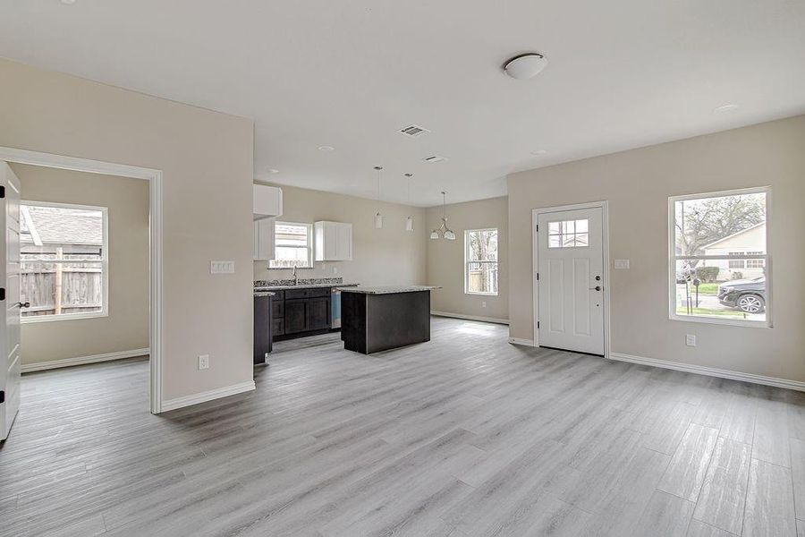 Spacious, unfurnished interior of a new home in , Fort Worth (Image 19).